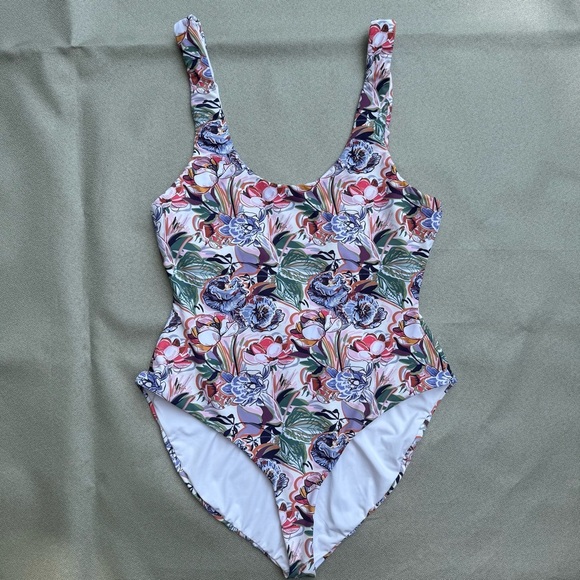 Dippin Daisy's Women’s One Piece Swimsuit Low Cut Floral NWOT M - Picture 1 of 7